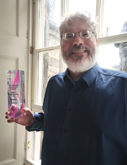 UK Business Award Trophy\_smartR AI\_2025.jpg